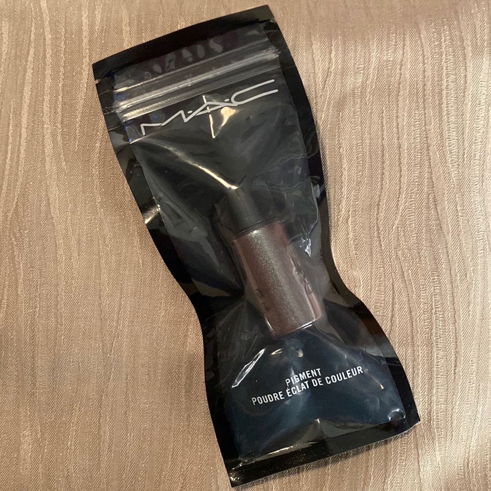 MAC “Blue Brown” Mini Pigment